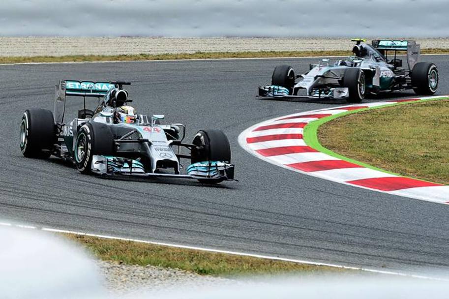 Hamilton fa subito l&#39;andatura davanti a Rosberg. Afp